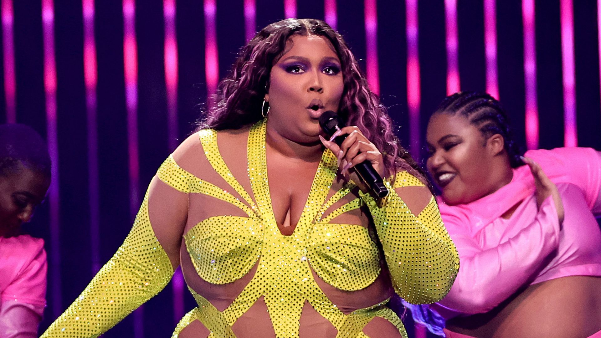 Lizzo recebe novas acusações de outros seis ex-funcionários