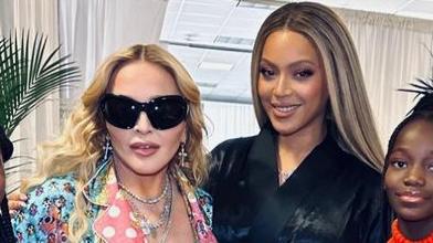 Após curtir show em Nova Jersey, Madonna e suas filhas ‘tietam’ Beyoncé no camarim