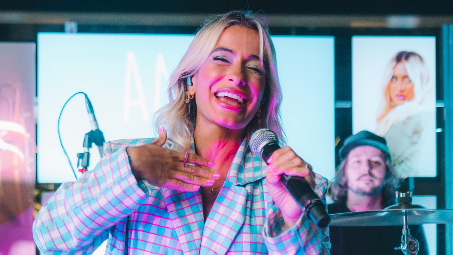 Mar.iana reúne Mumuzinho, Big Up e Carolzinha em evento de seu primeiro álbum