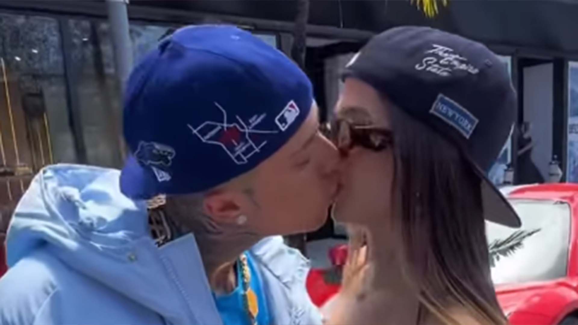 MC Daniel e Mel Maia trocam selinho em gravação nos Estados Unidos