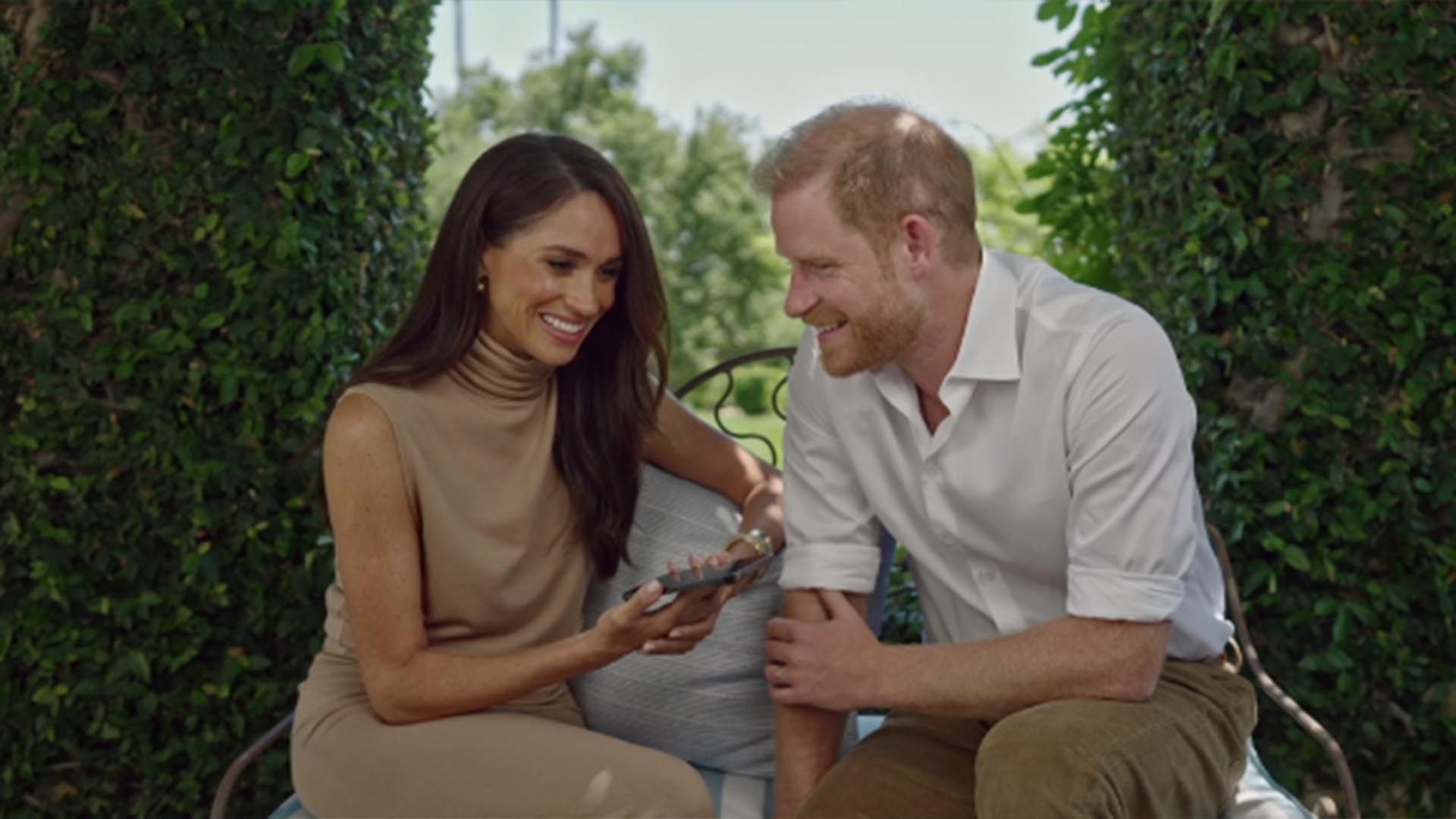 Meghan Markle e príncipe Harry aparecem juntos após rumores de crise