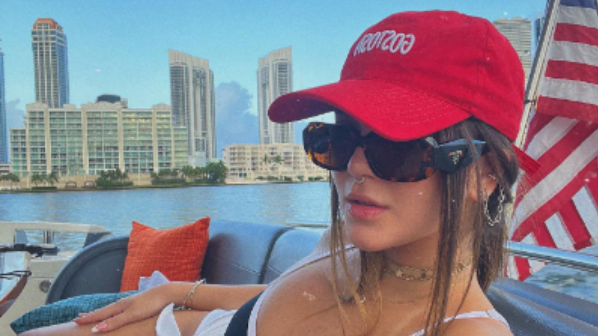 Mel Maia esbanja beleza durante passeio de barco em Miami: “Vidinha”