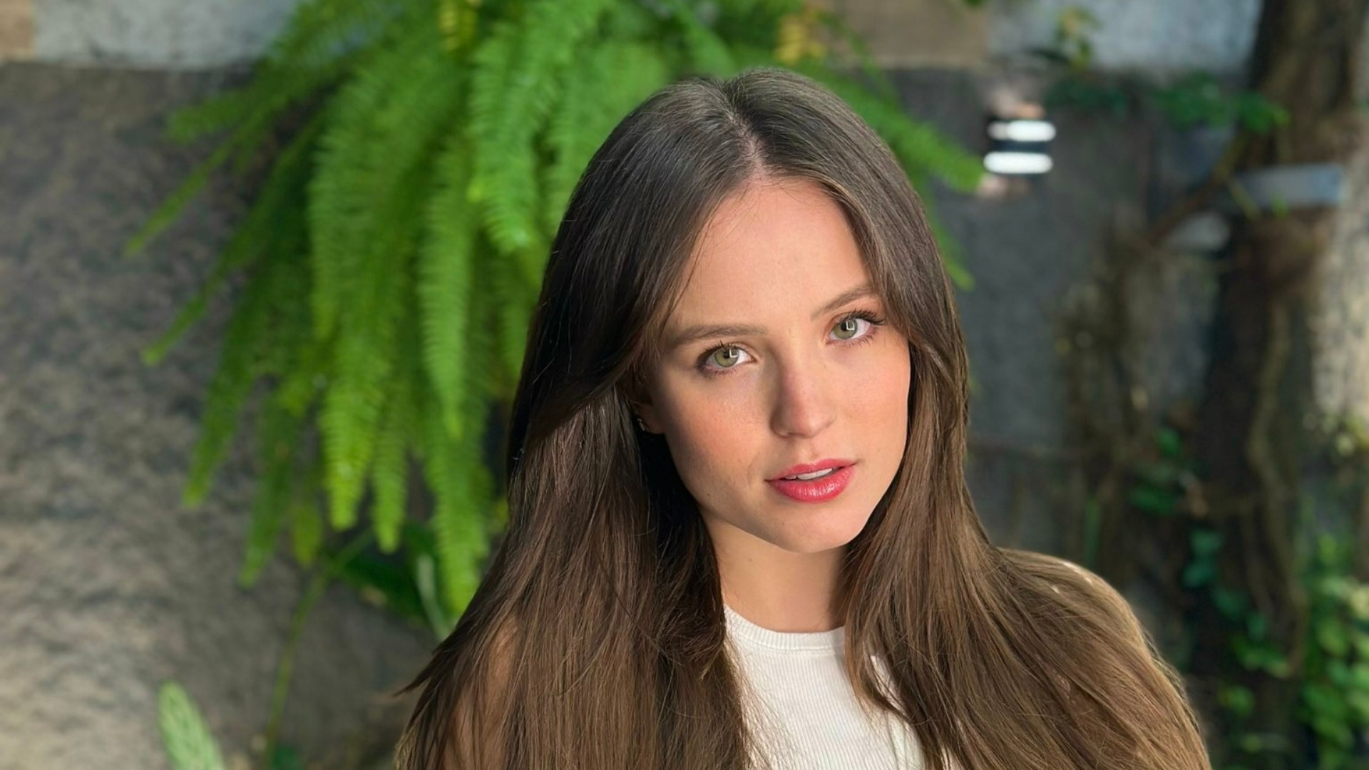 Além de Larissa Manoela: Confira famosos que já foram clicados em ônibus
