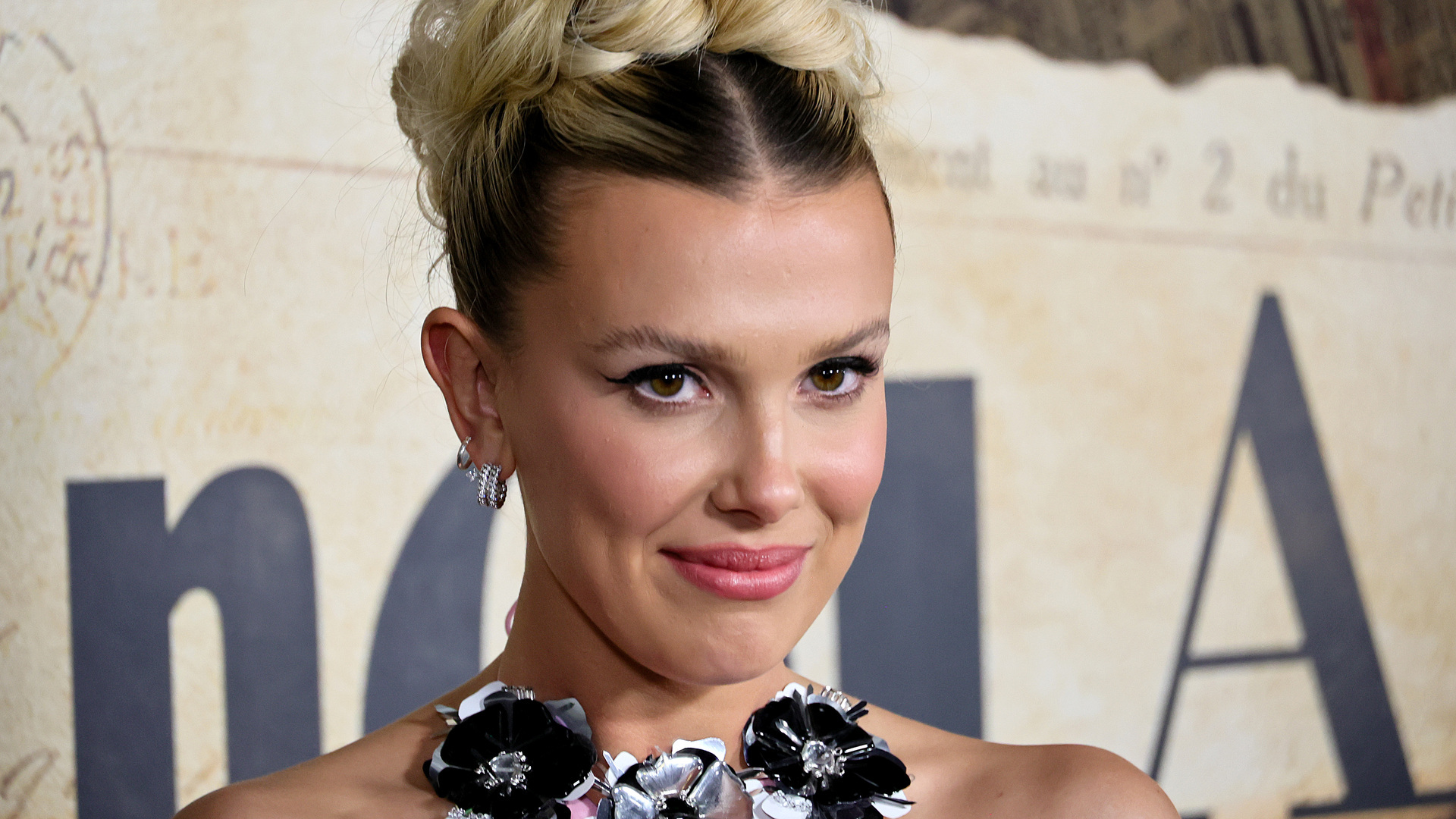 Millie Bobby Brown, a Eleven de “Stranger Things”, dá detalhes do planejamento de seu casamento