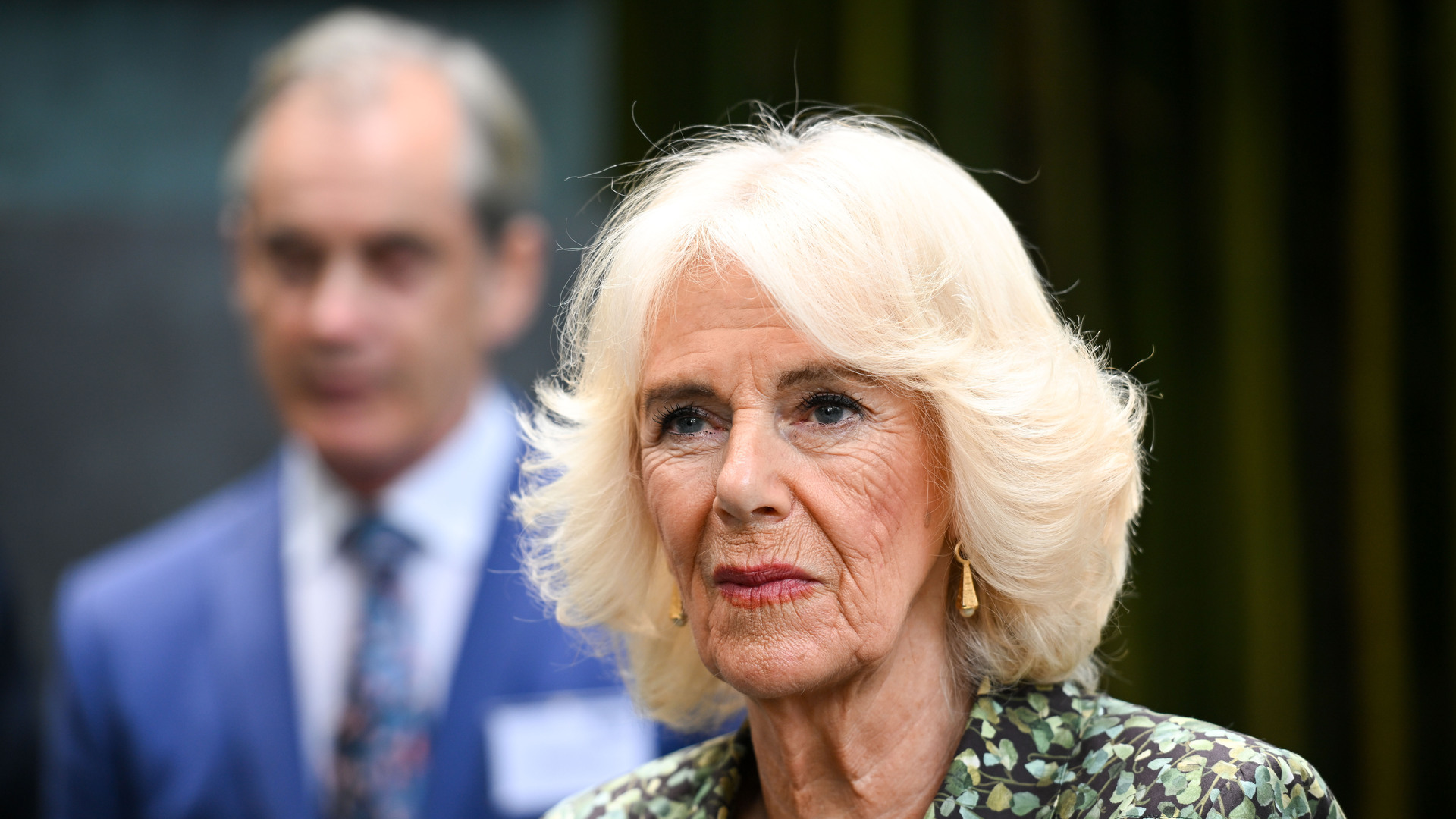 Com o falecimento do primeiro amor da Rainha Camilla, detalhes do relacionamento vem à tona