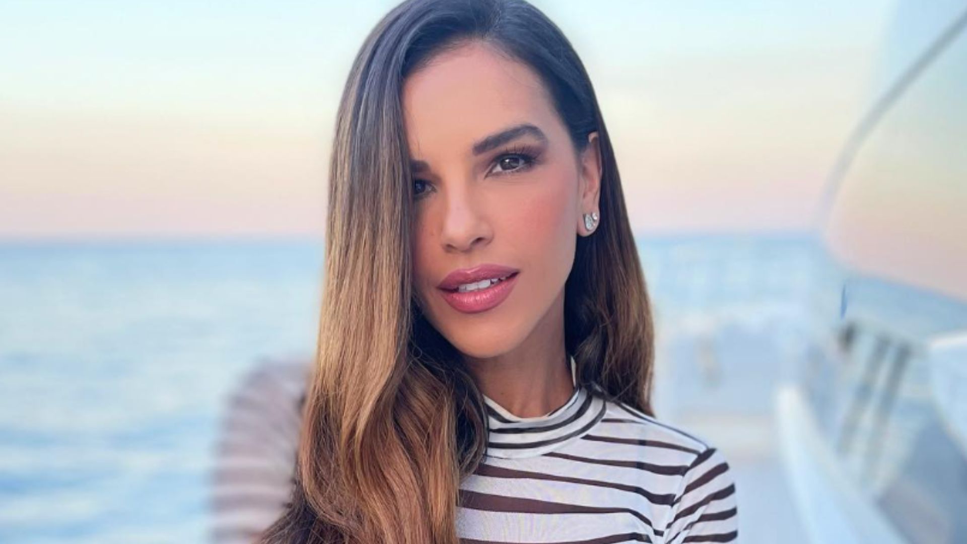 Na Itália, Mariana Rios esbanja beleza em paisagem de invejar