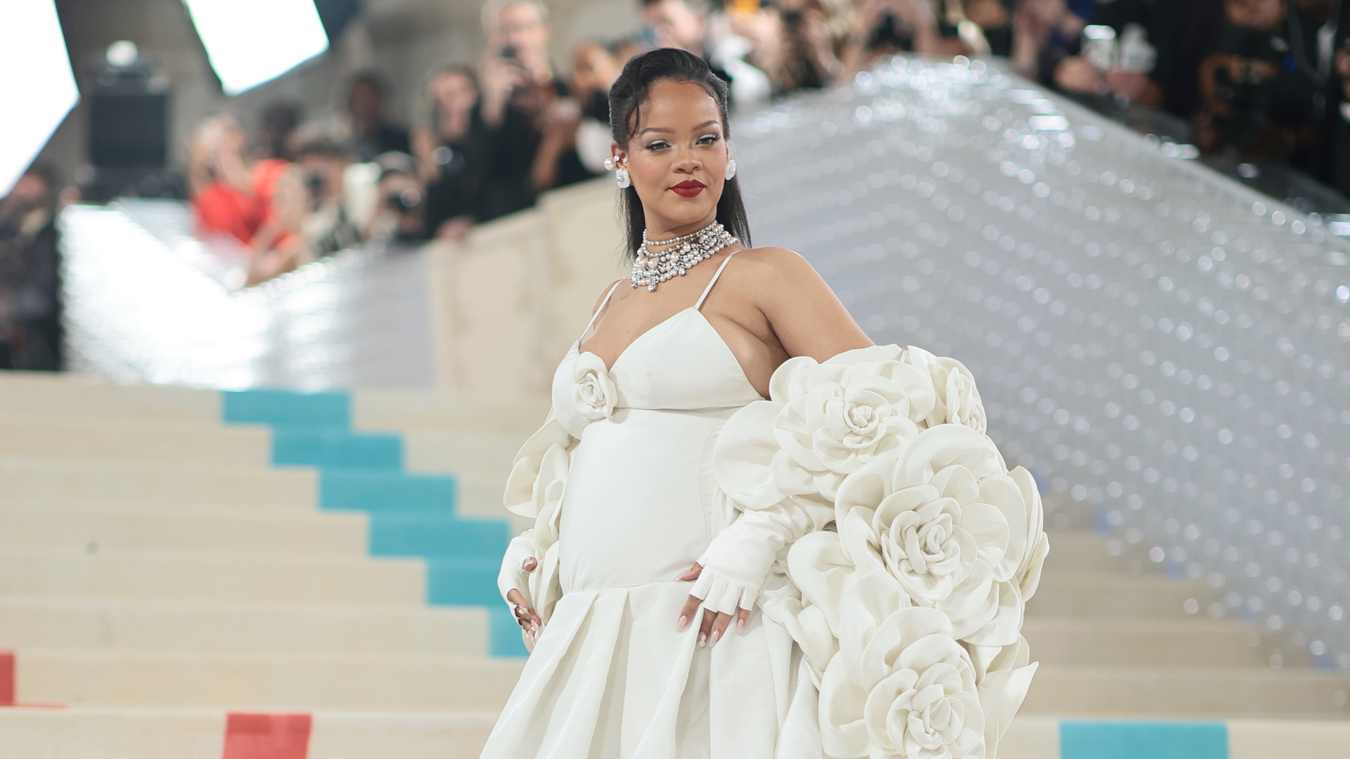 Rihanna deu à luz segundo bebê e fontes revelam sexo da criança