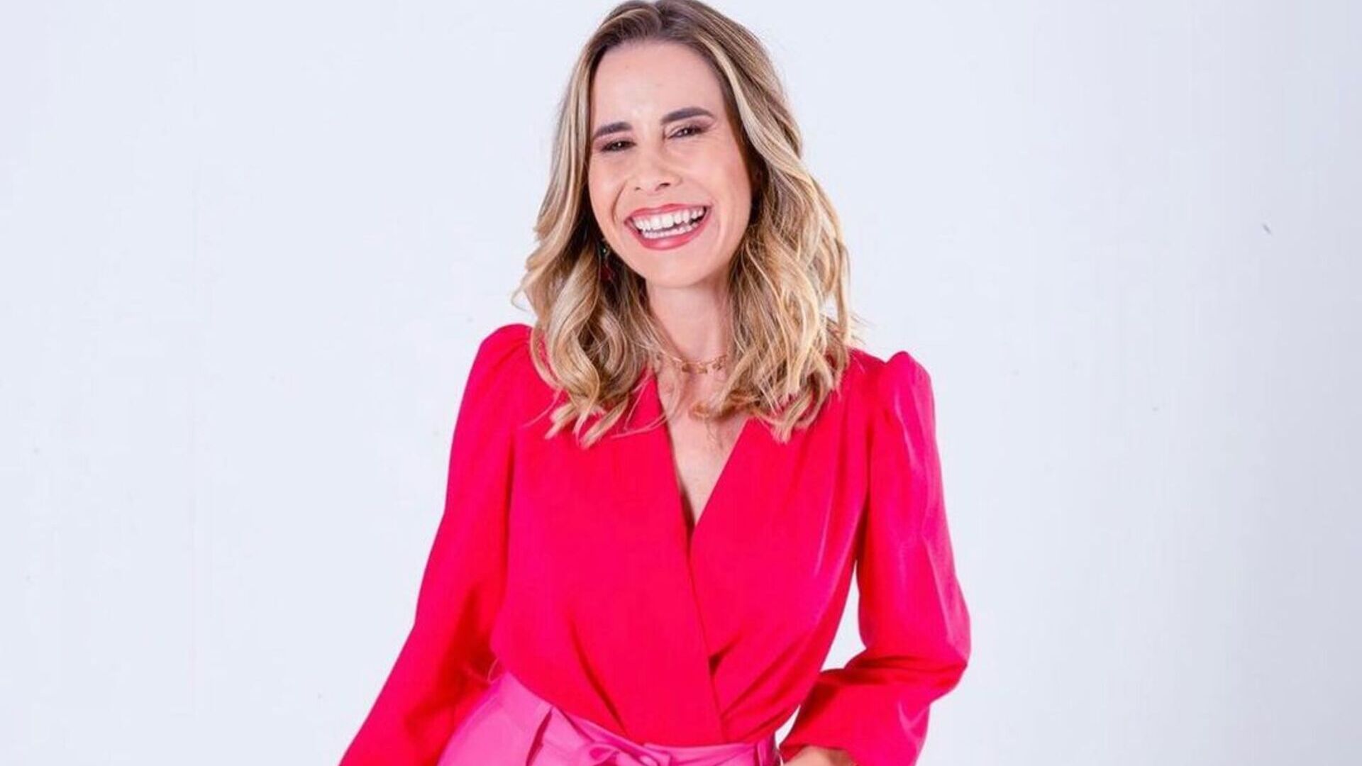 Pamela Domingues fala sobre assumir o ‘Mulheres’ grávida: ”Quase simultaneamente”