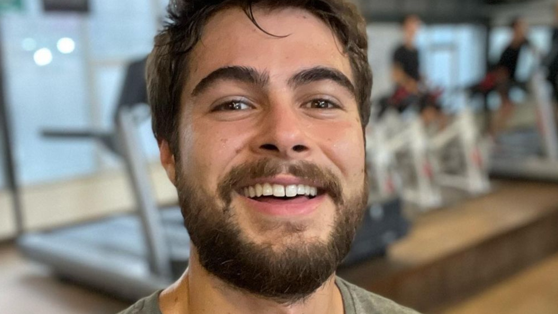Focado, Rafael Vitti posa na academia após treino: ”Já me sinto um vencedor”