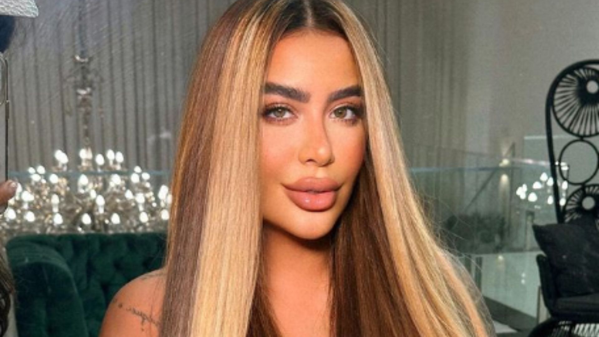 Rafaella Santos mostra detalhes de quarto luxuoso de hotel em Paris