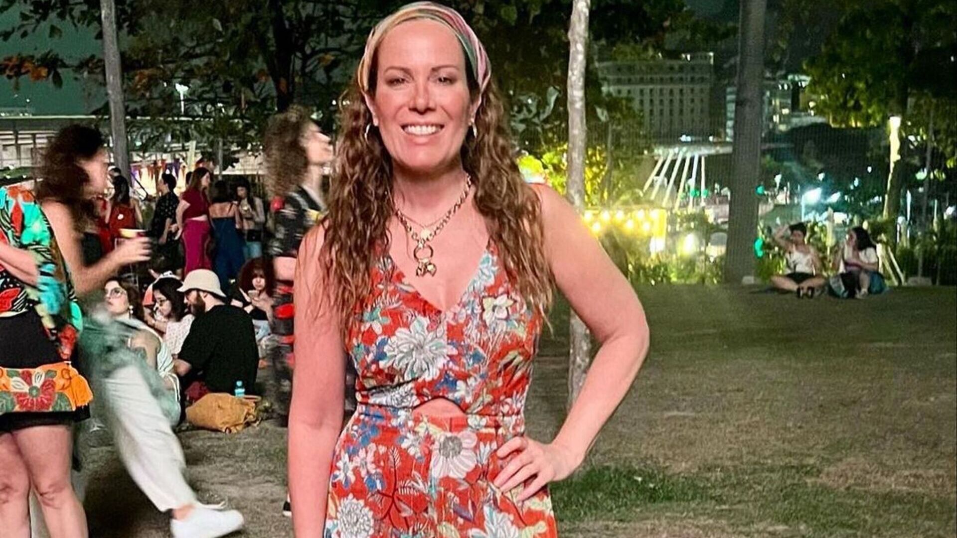 Após deixar programa, Regina Volpato curte mini férias: ”Coisas boas chegando”