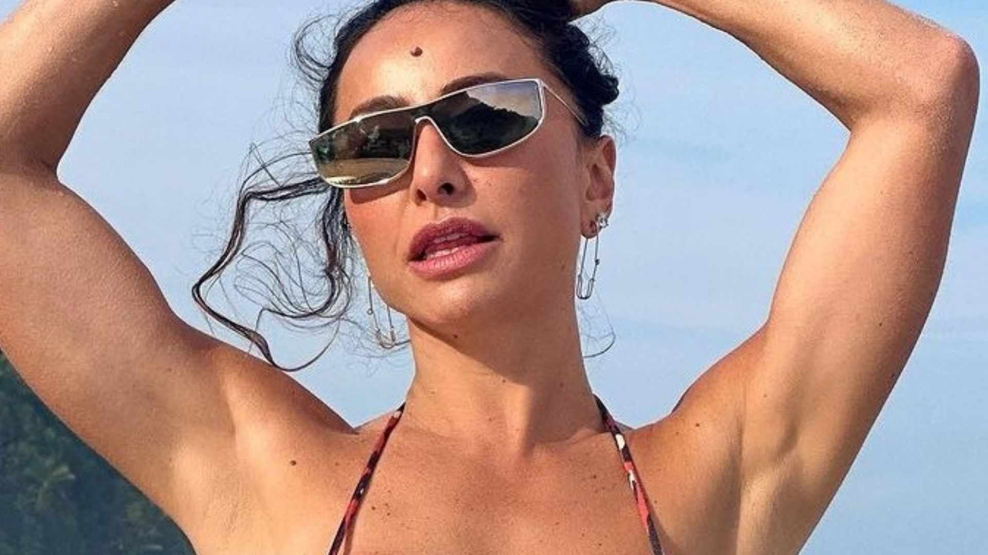 Tudo isso? Sabrina Sato usa biquíni de 12 anos: ”Dá pro gasto”