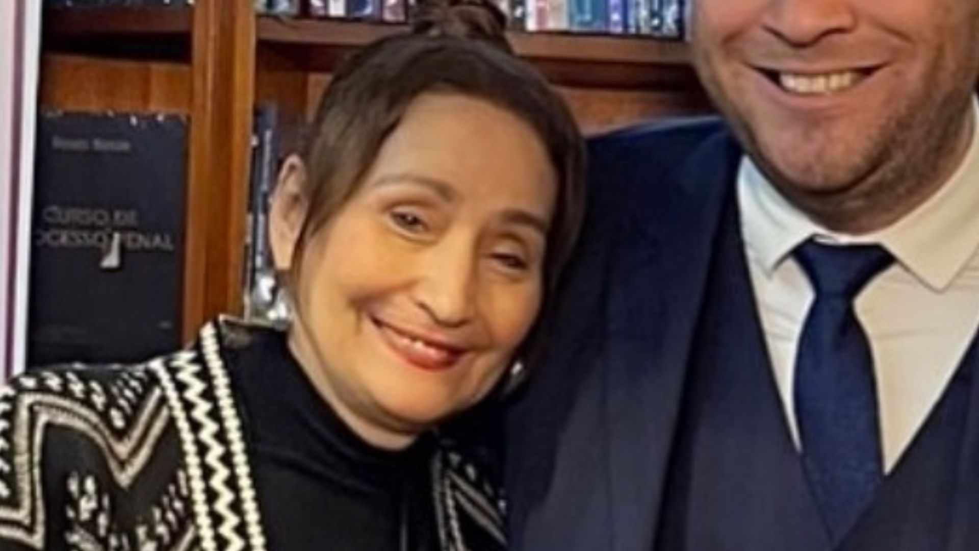 Sonia Abrão mostra foto rara com o filho e o ex-marido: ”Emocionados”
