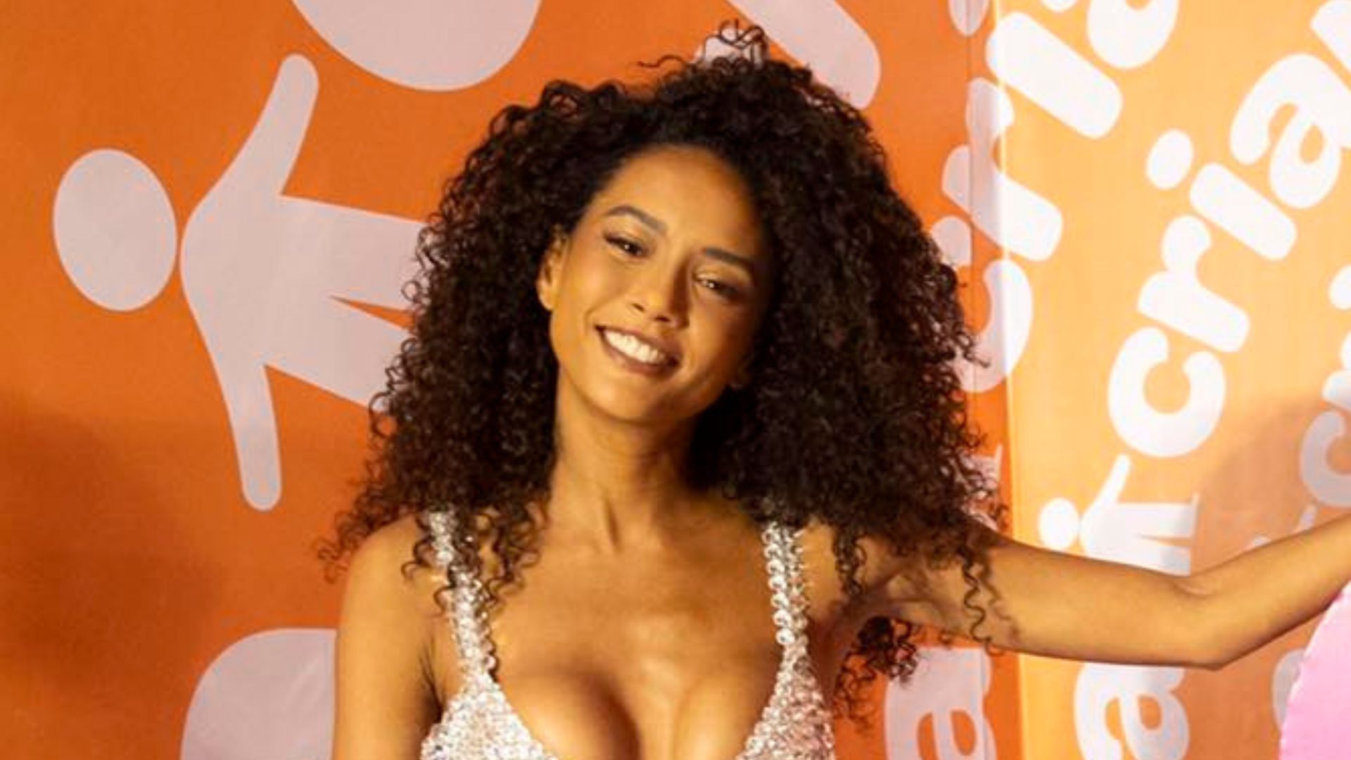 Taís Araújo posa com vestido deslumbrante no Criança Esperança