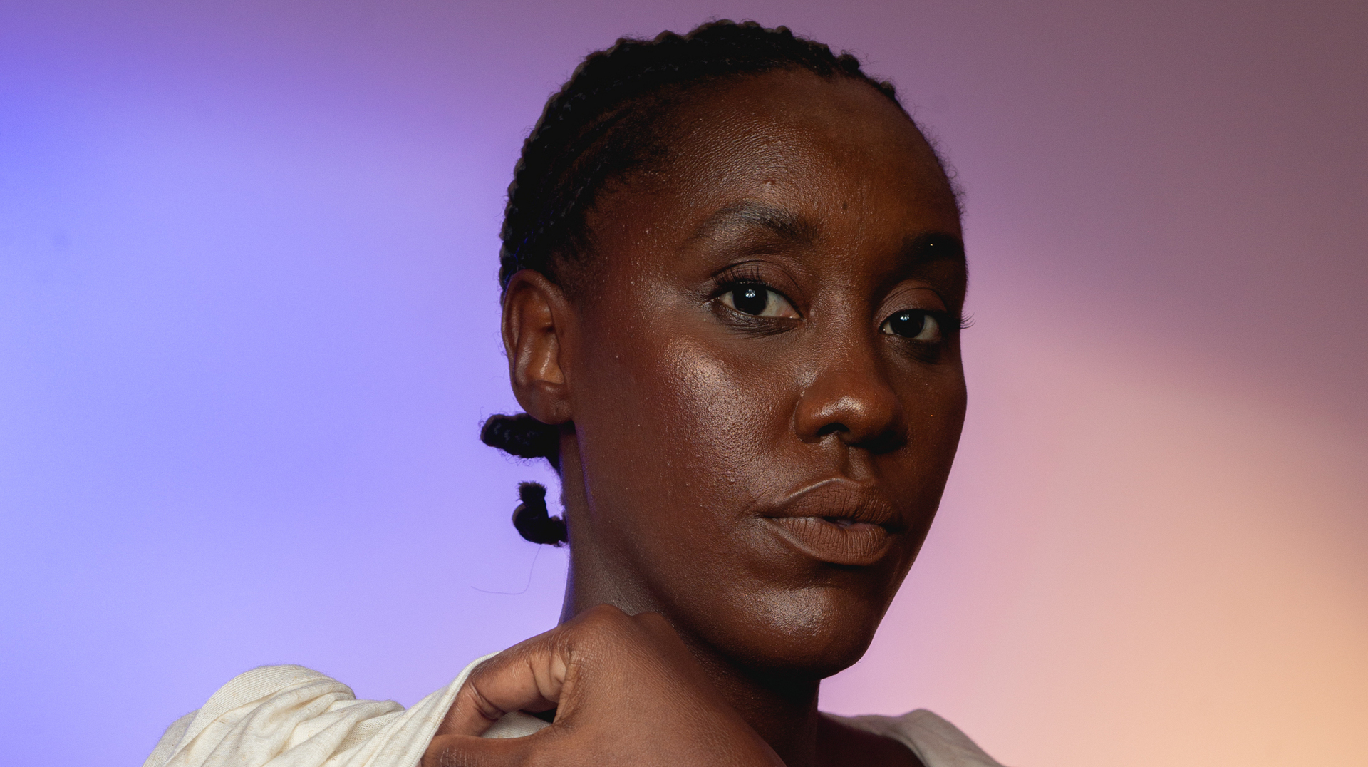 Tati Villela, a Naira de “Vai Na Fé”, se abre sobre sua vida pessoal e profissional