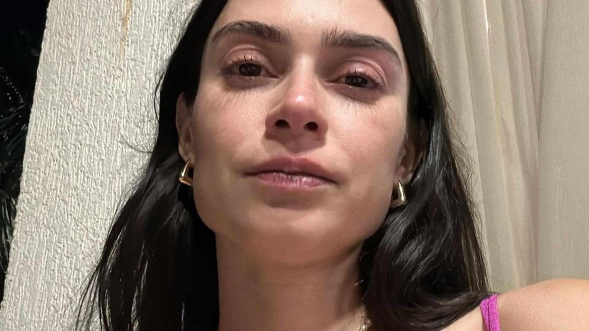Após chorar muito, Thaila Ayala revela motivo de crise: ”Difícil”