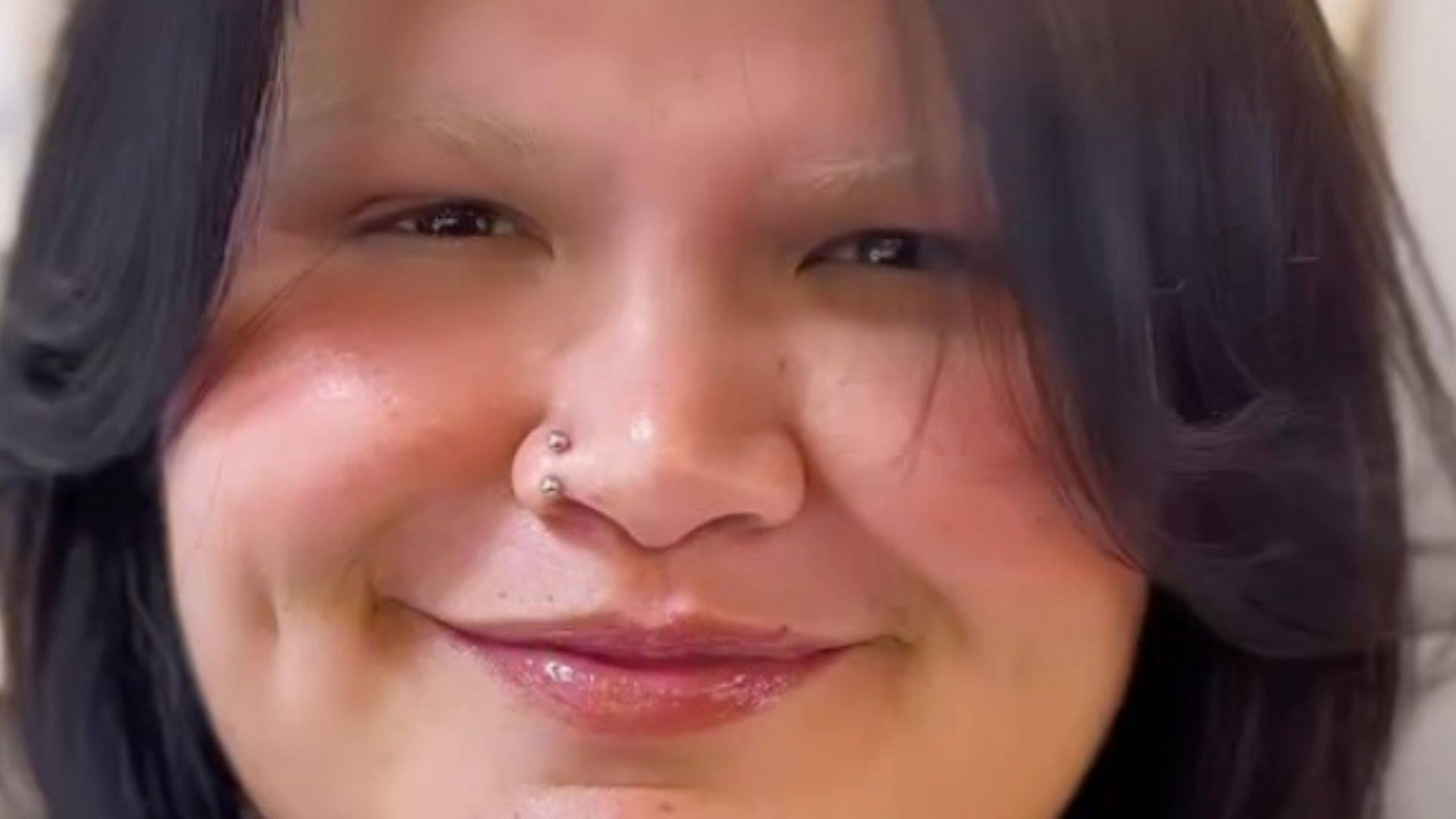 Adeus cabelão! Thais Carla radicaliza, corta os fios e surge de chanel: “Poderosa”