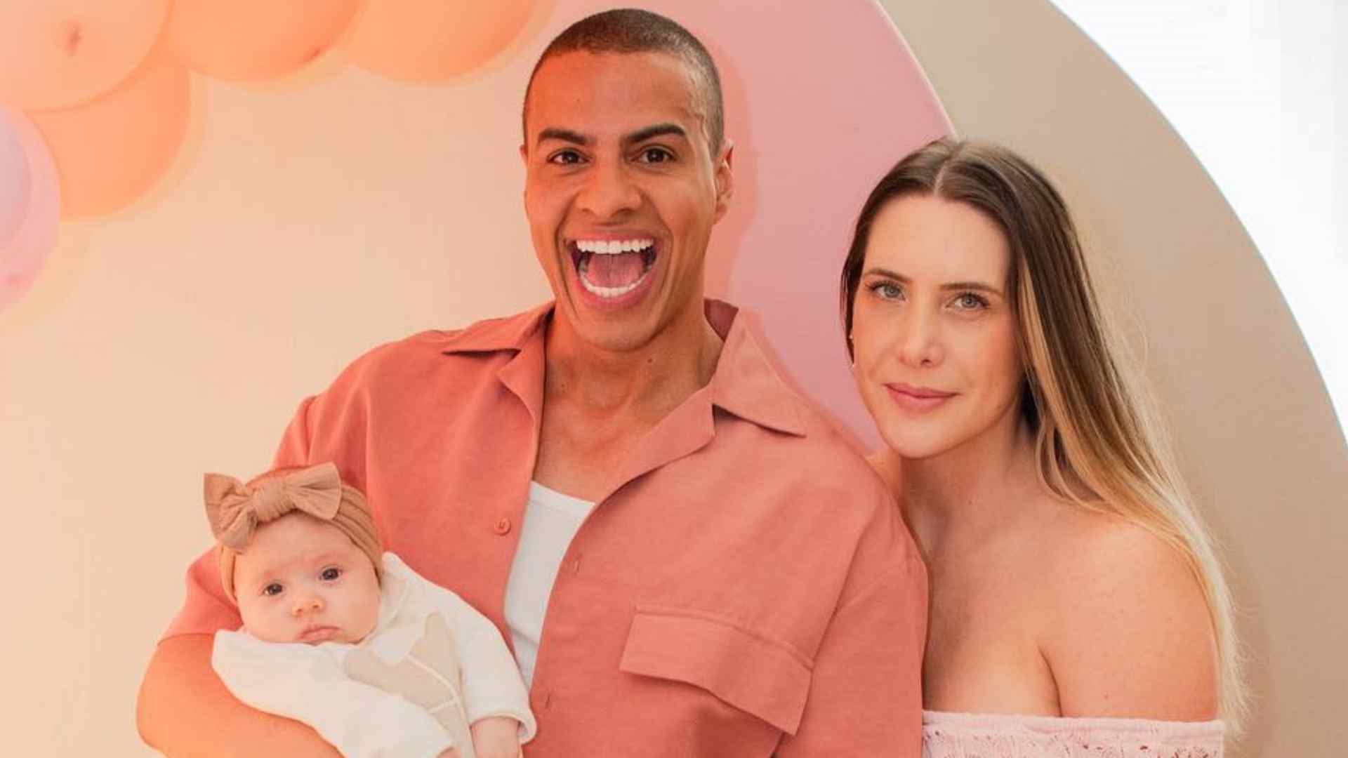 Thiago Oliveira impressiona ao mostrar detalhes da comemoração do terceiro mês da filha