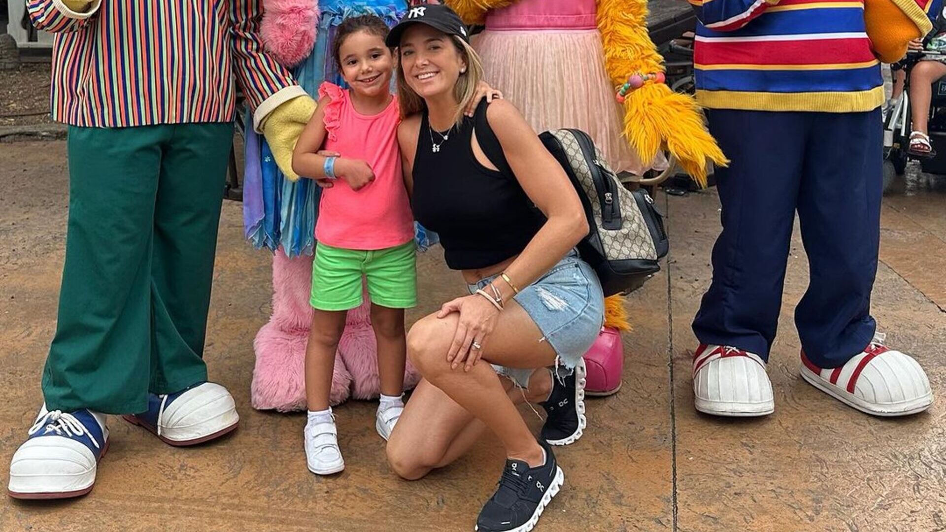 Ticiane Pinheiro mostra fotos de primeira viagem internacional da filha