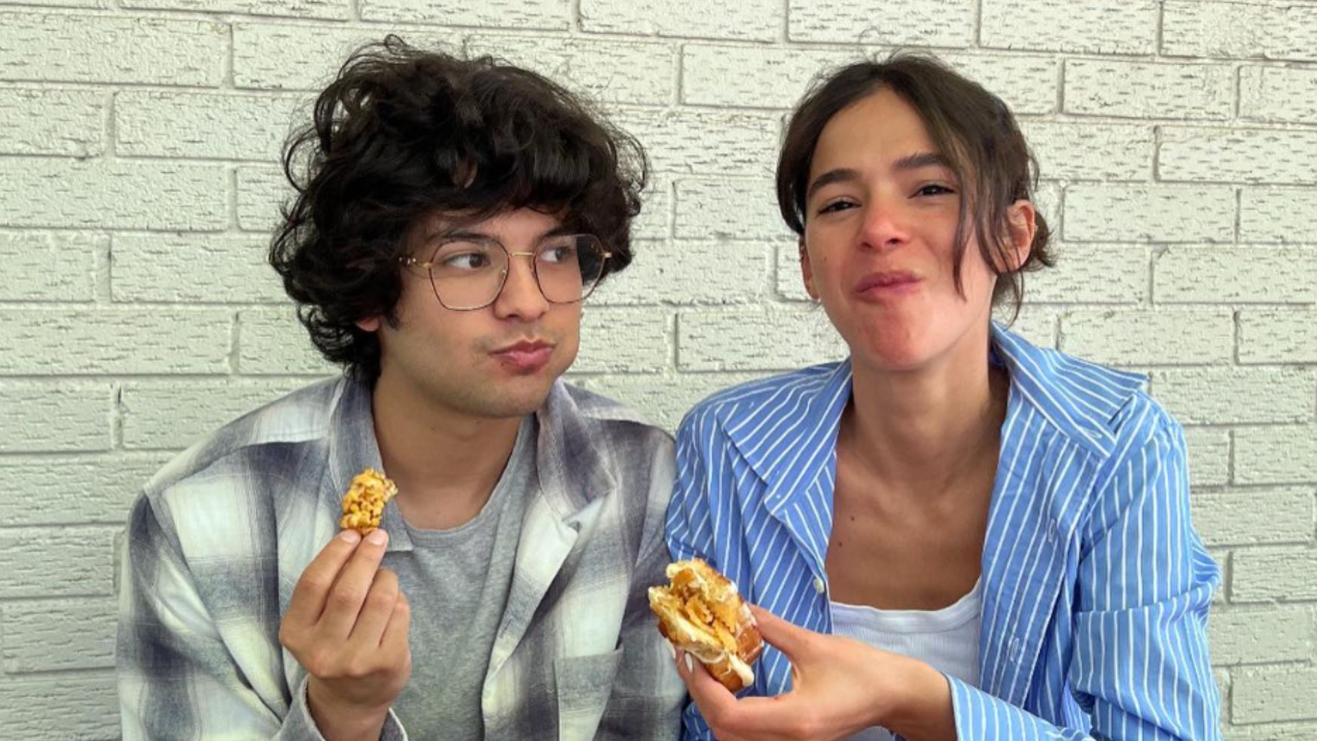 Xolo Maridueña faz declaração apaixonada para Bruna Marquezine