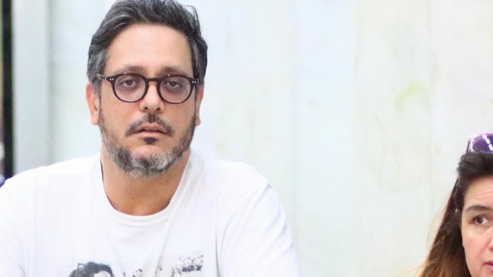 Lucio Mauro Filho faz rara aparição com a esposa, Cíntia Oliveira