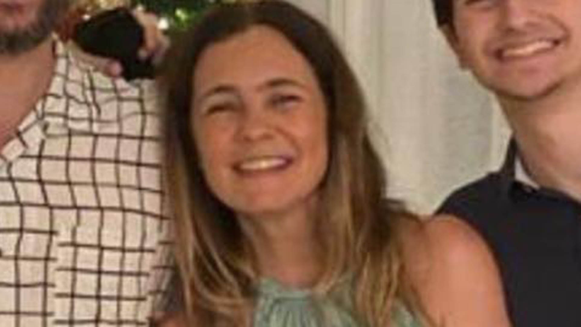 Adriana Esteves faz rara aparição com os dois filhos em foto especial