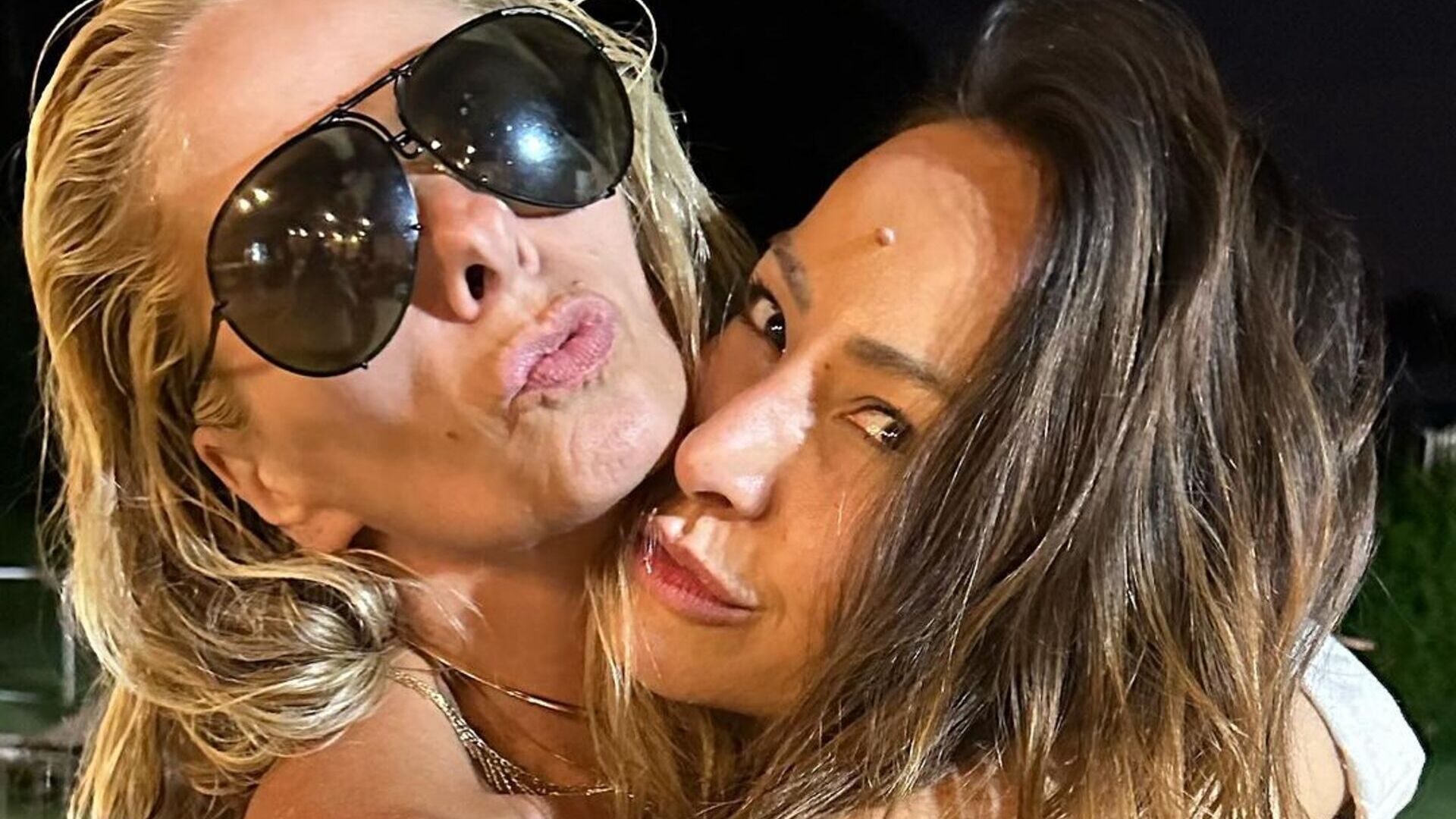 Além de Duda Nagle, Sabrina Sato passa Natal com Adriane Galisteu
