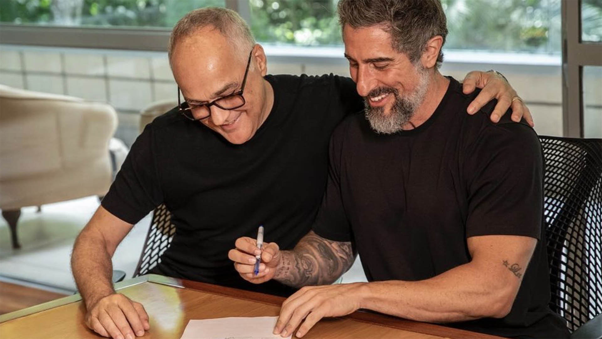 Marcos Mion renova o contrato com a Globo por mais três anos