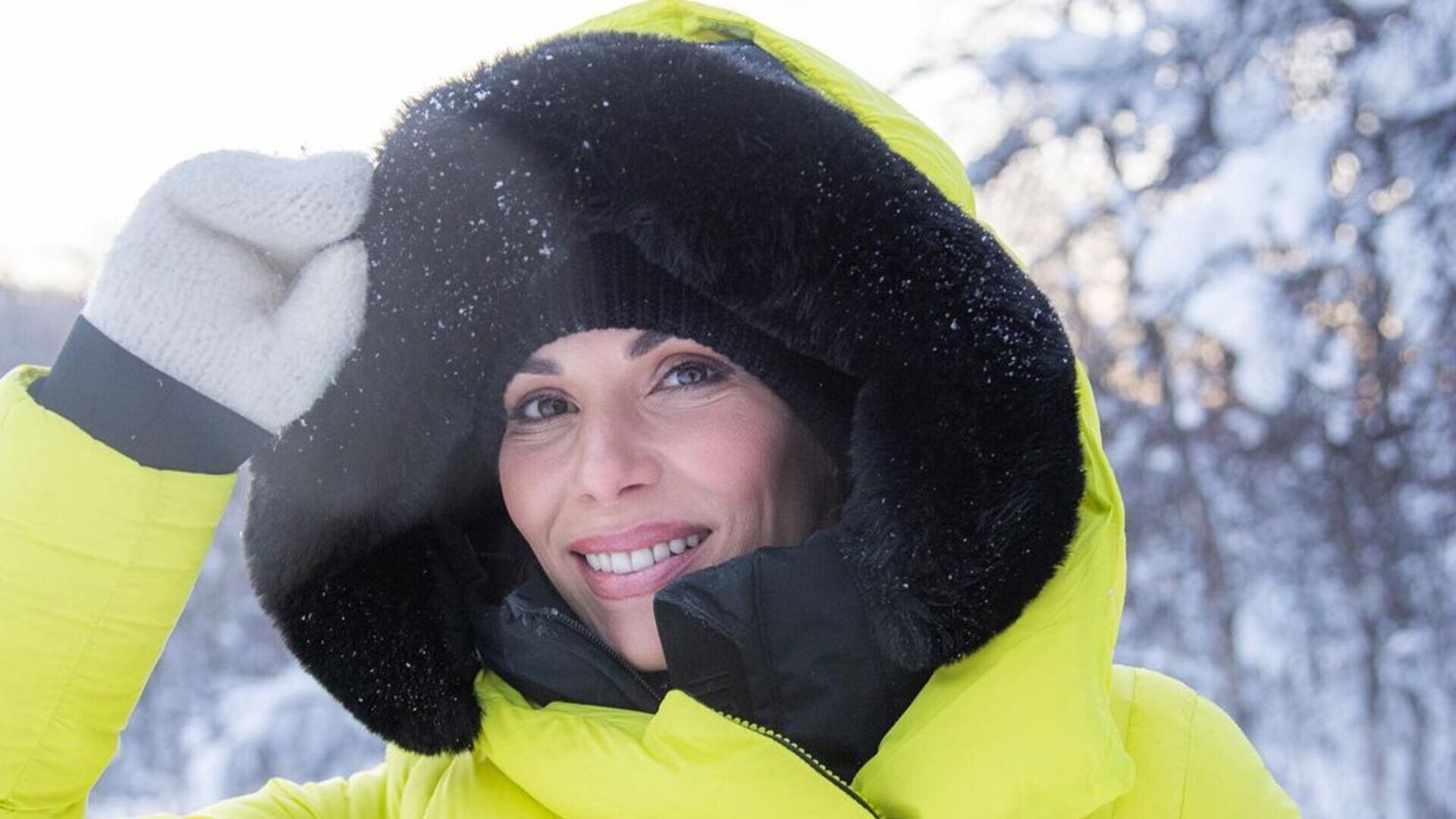 Após confirmar cura do câncer, Ana Furtado curte viagem na neve