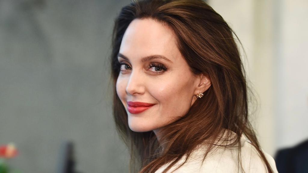 Angelina Jolie fala sobre futuro separação de Brad Pitt e detona Hollywood