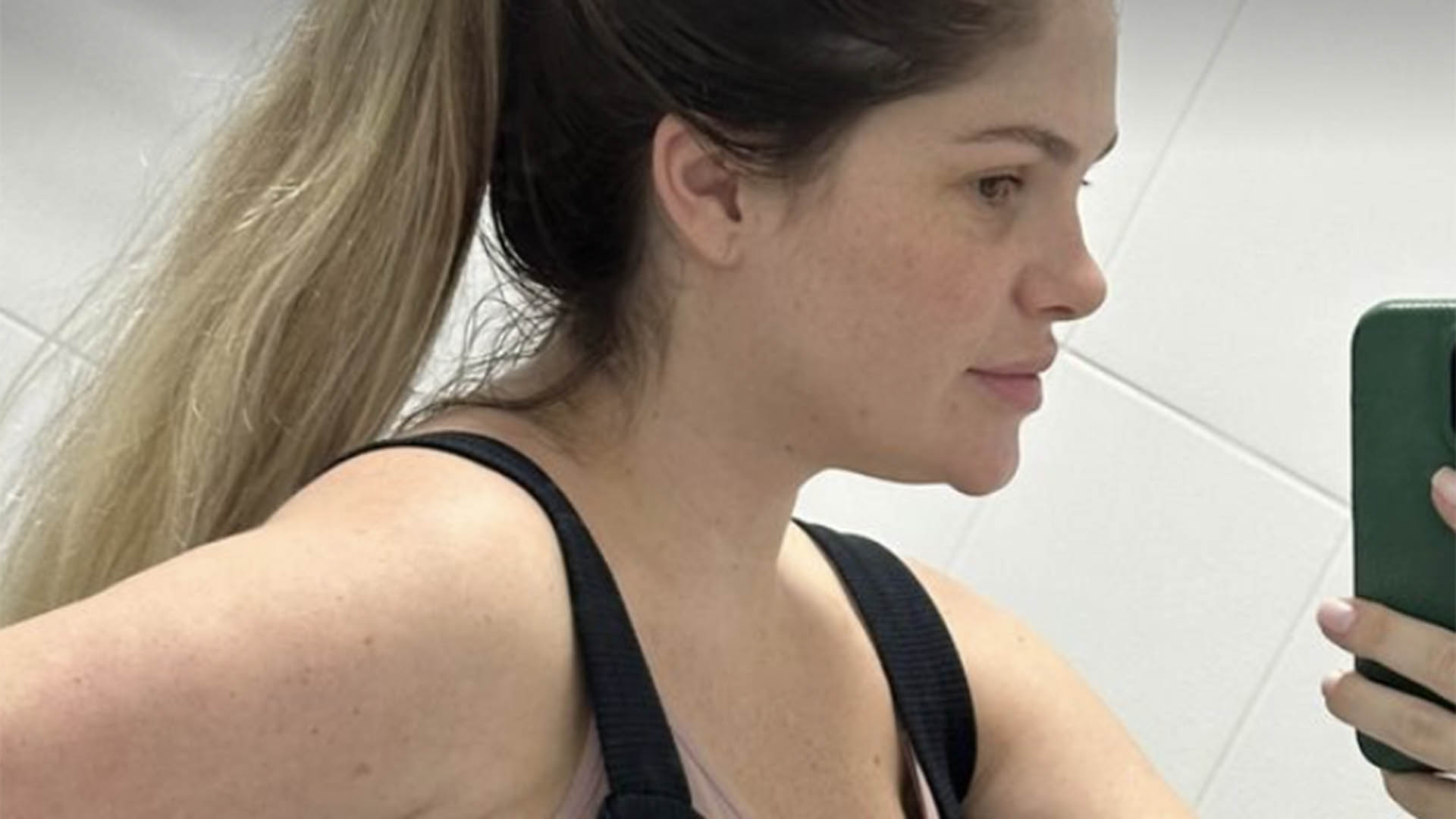 Mãe de três, Bárbara Evans mostra o seu corpo pós-parto