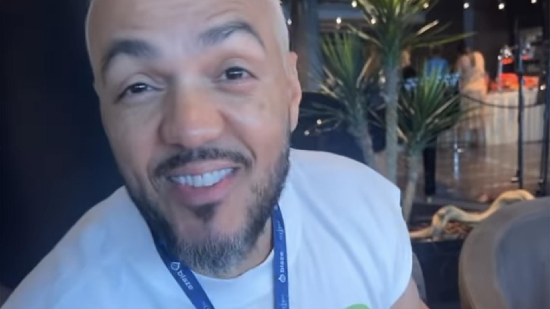 Belo surpreende ao levar marmita para o navio de Neymar Jr