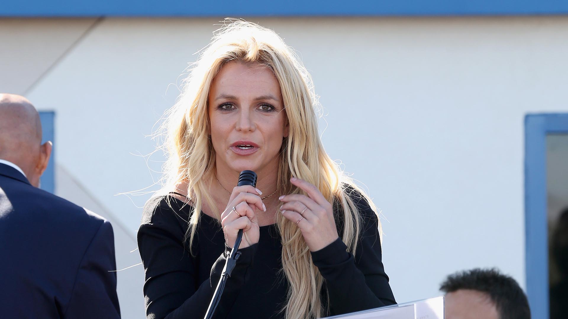 Pai de Britney Spears tem a perna amputada em cirurgia
