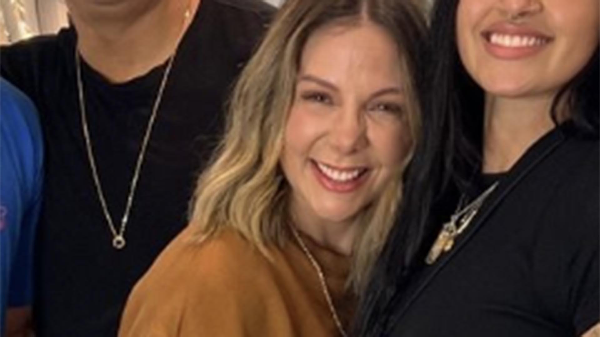 Carla Perez exibe foto inédita com as namoradas dos filhos