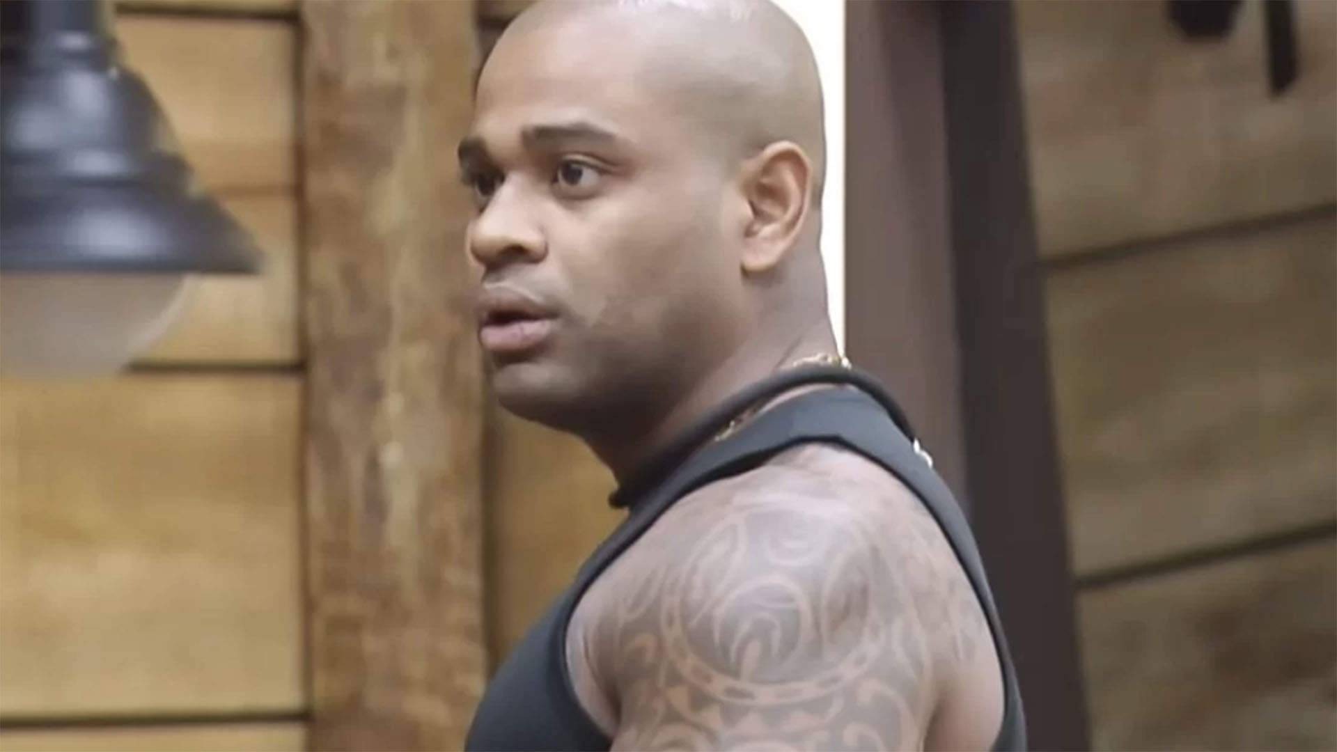 A Fazenda 15: Cezar Black pede perdão para o público: ‘Errei muito’