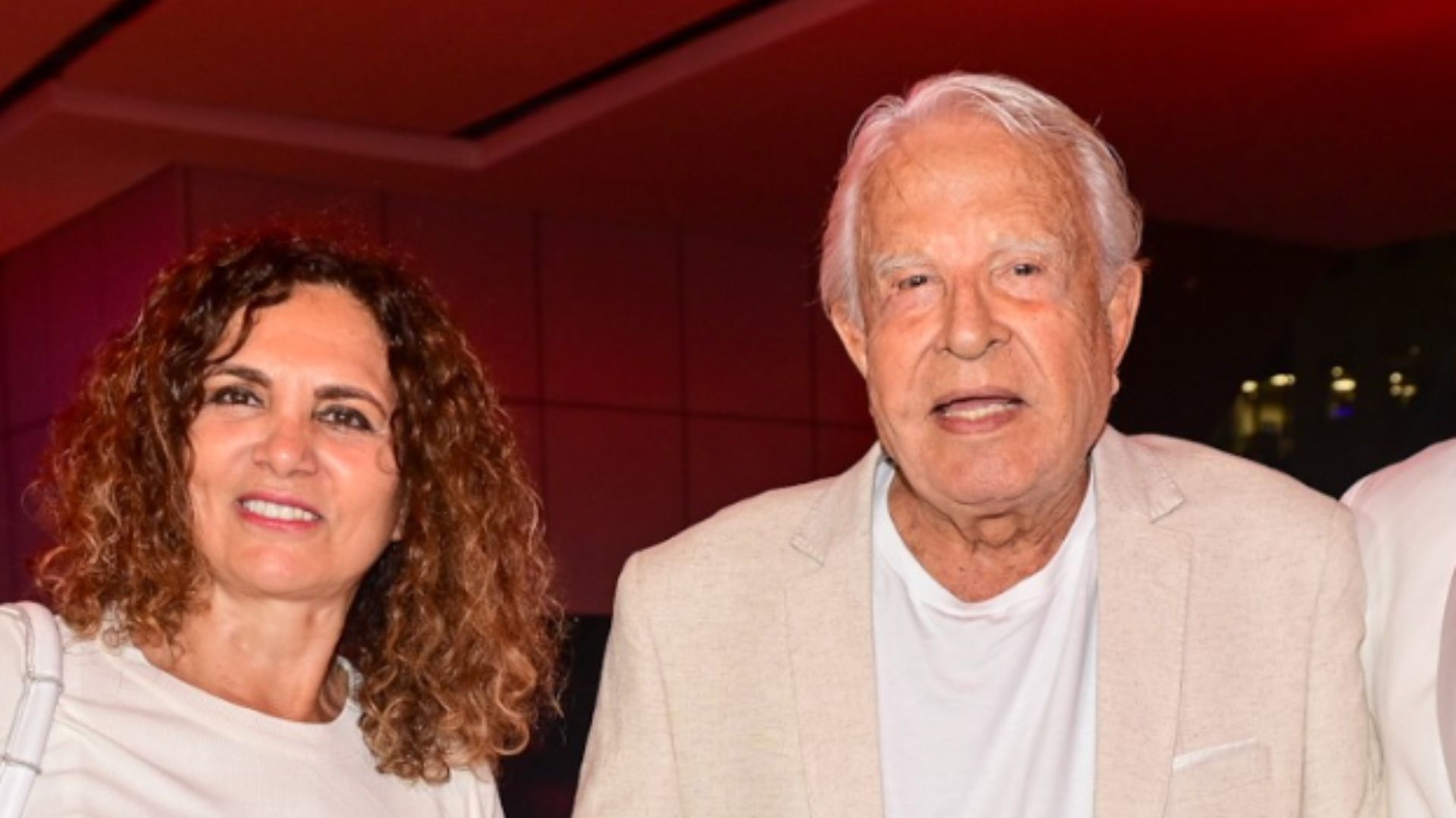 Aos 96 anos, Cid Moreira faz rara aparição na festa de 30 anos de CARAS