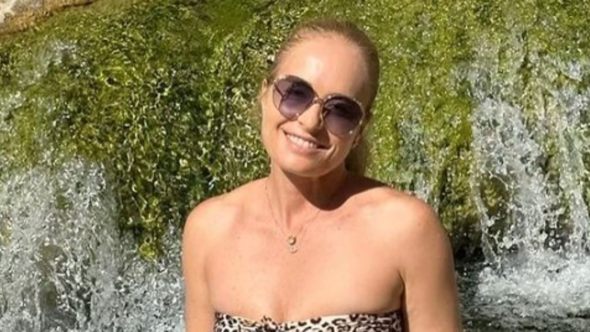 Sem maquiagem, Angélica exibe corpo sequinho em foto de biquíni: “No auge”