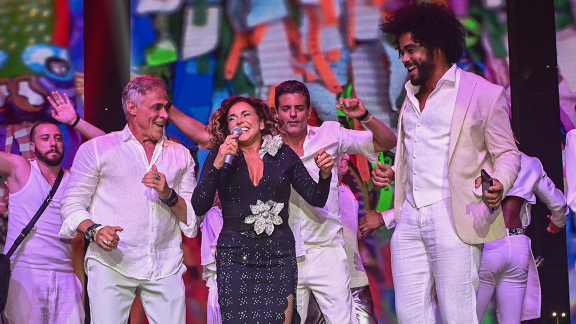 Daniela Mercury faz show memorável na festa de 30 anos de CARAS
