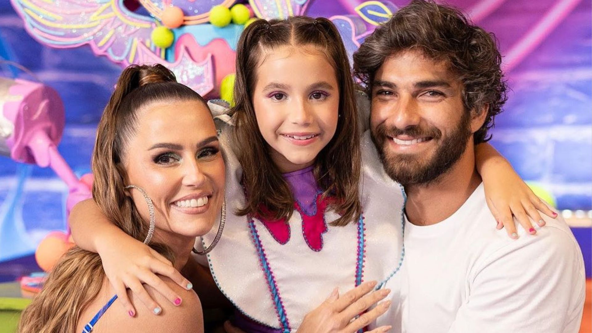 Deborah Secco comemora o aniversário de 8 anos da filha, Maria Flor