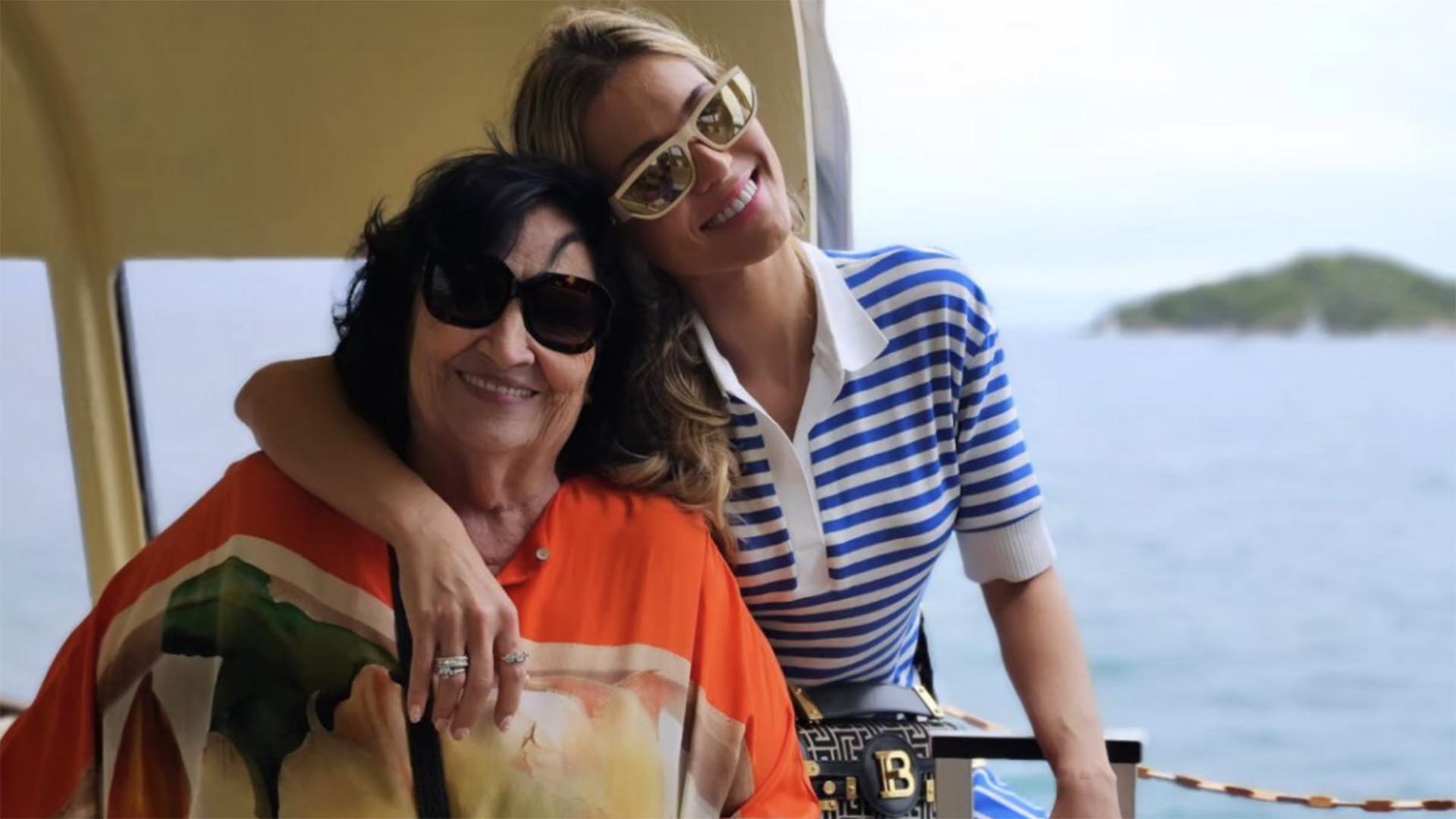 Lívia Andrade curte viagem com Dona Déa Lúcia: ‘Família Domingão’