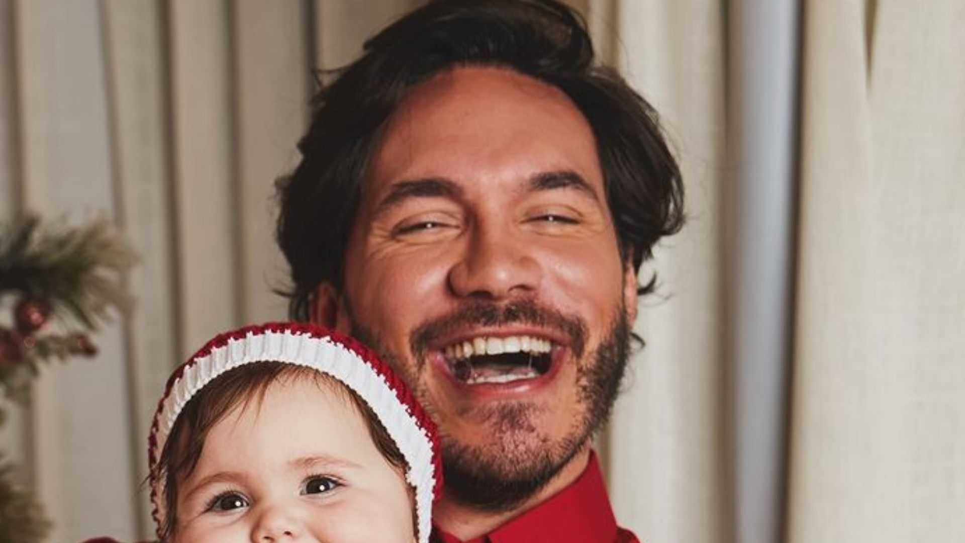 Eliezer estoura fofurômetro em primeiro Natal de sua filha, Lua Di Felice