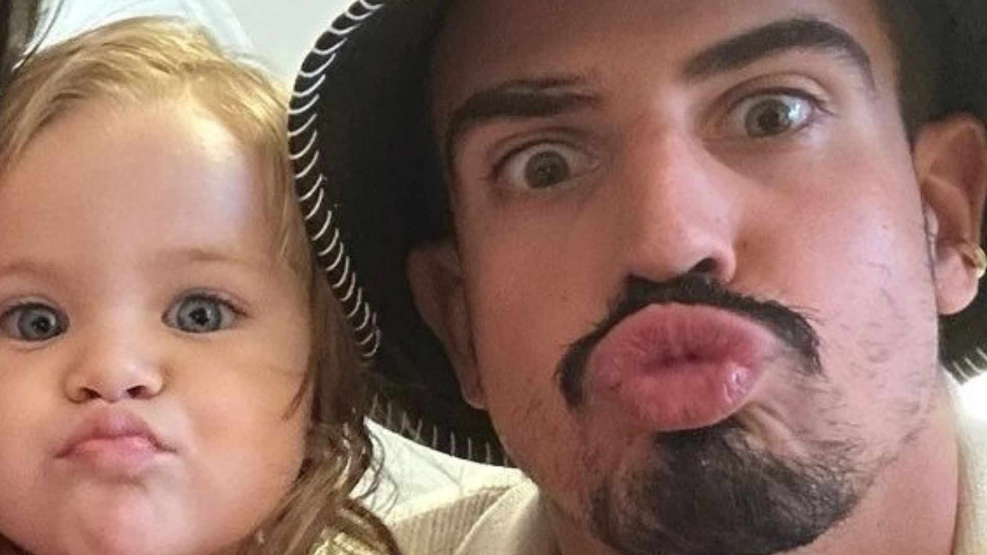 Filho de Claudia Raia encanta ao surgir com as duas irmãs