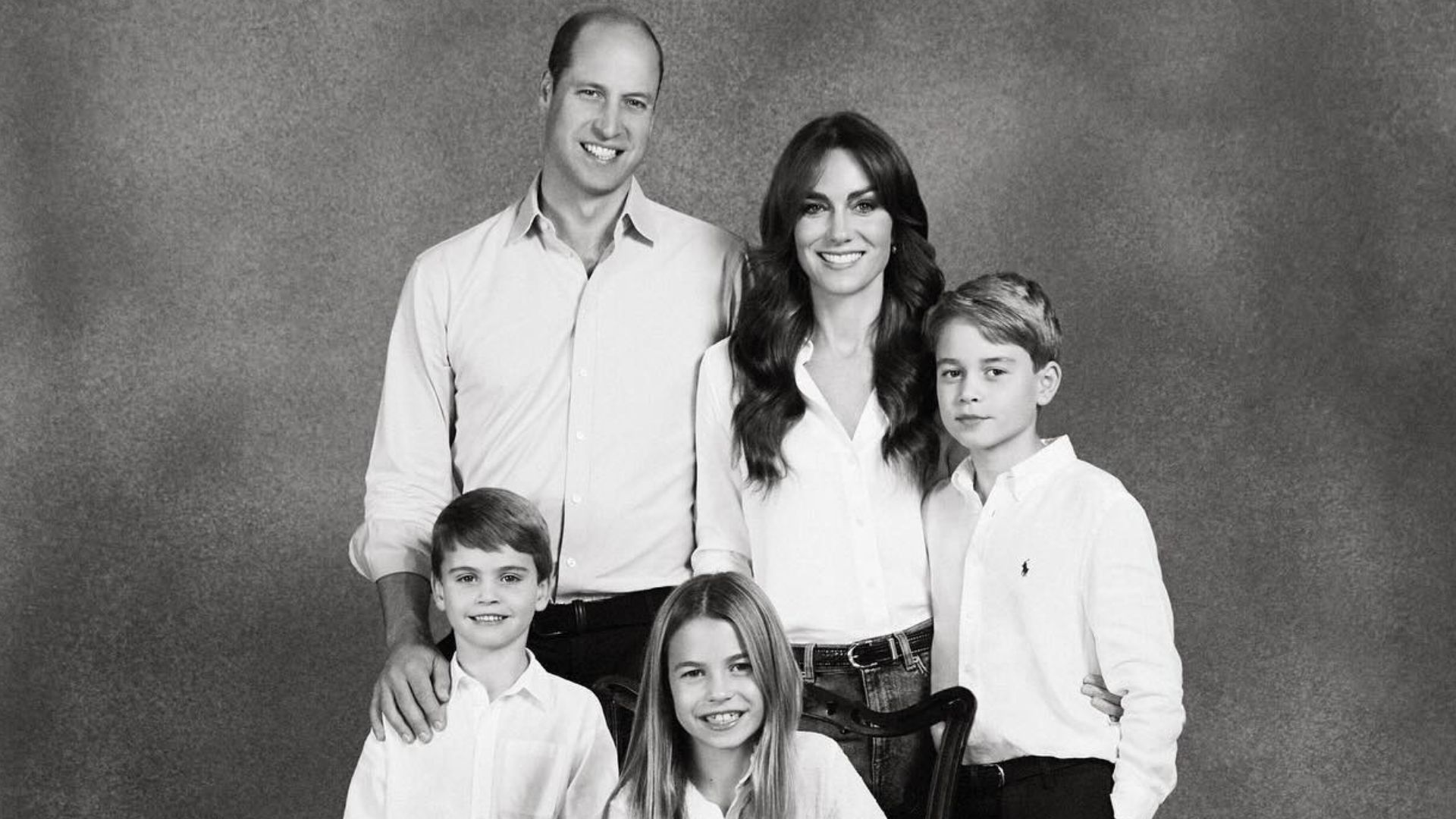 Erro em imagem deixa príncipe Louis sem dedo em cartão de Natal; entenda