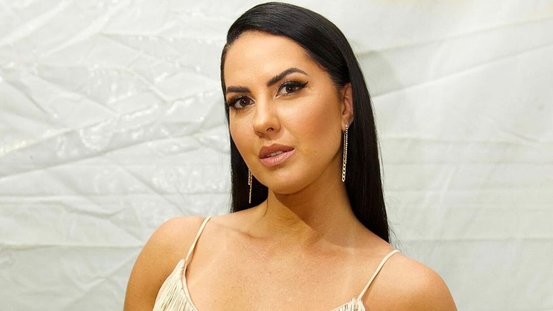 Graciele Lacerda impacta ao surgir com look com franja: ‘Não sei’