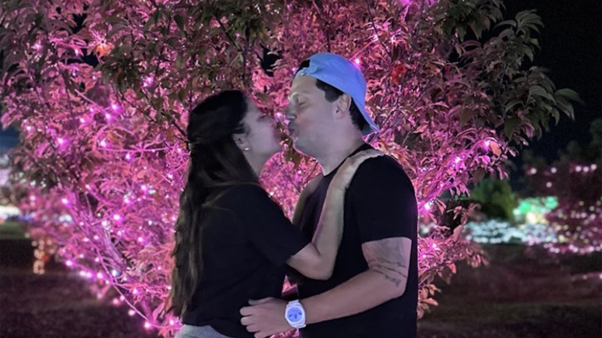 Gyselle Soares e Thiago Servo surgem em clima de romance no final de ano