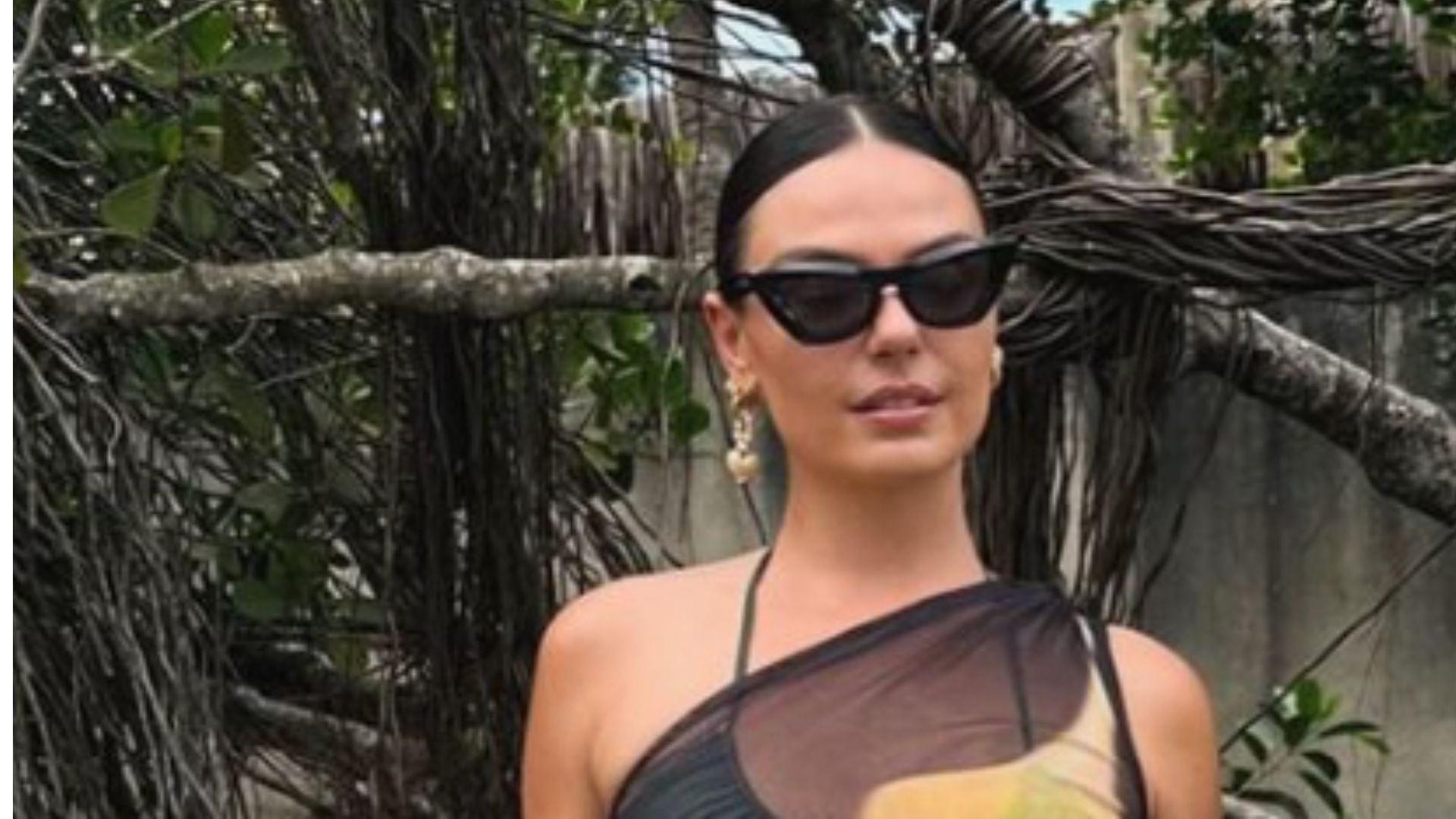 Isis Valverde surge com vestido queridinho das famosas; veja quanto custa
