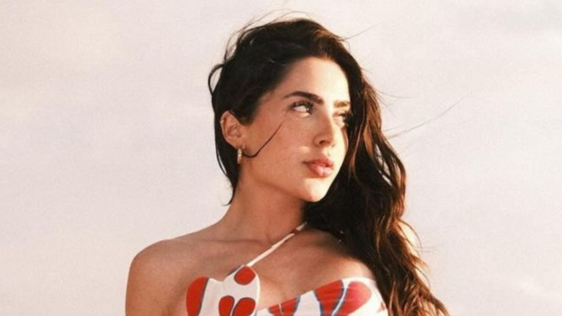 Jade Picon causa na praia ao apostar em biquíni diferentão: “Perfeição”