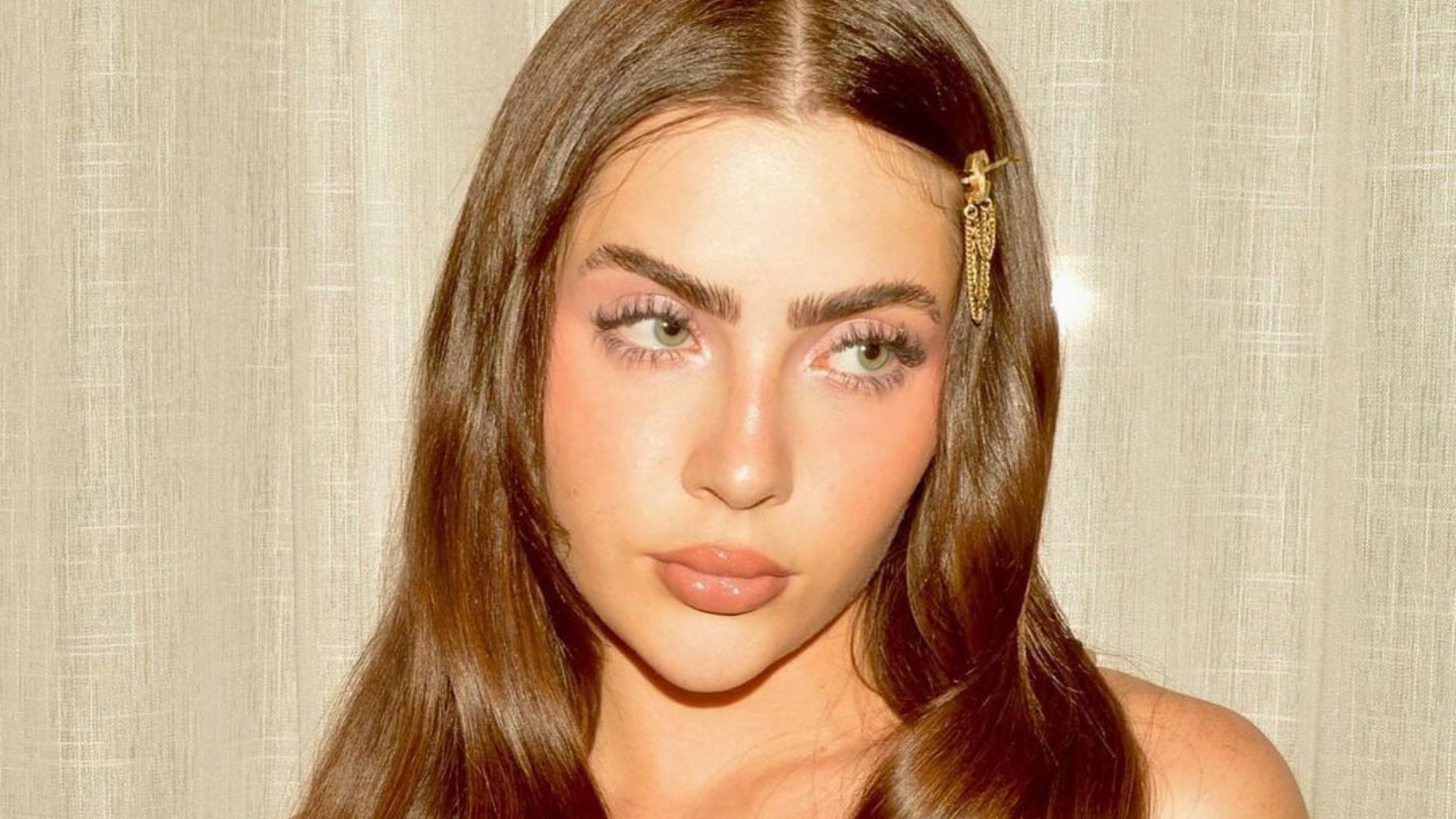 Jade Picon arrasa com look de grife despojado: “Uma bonequinha”
