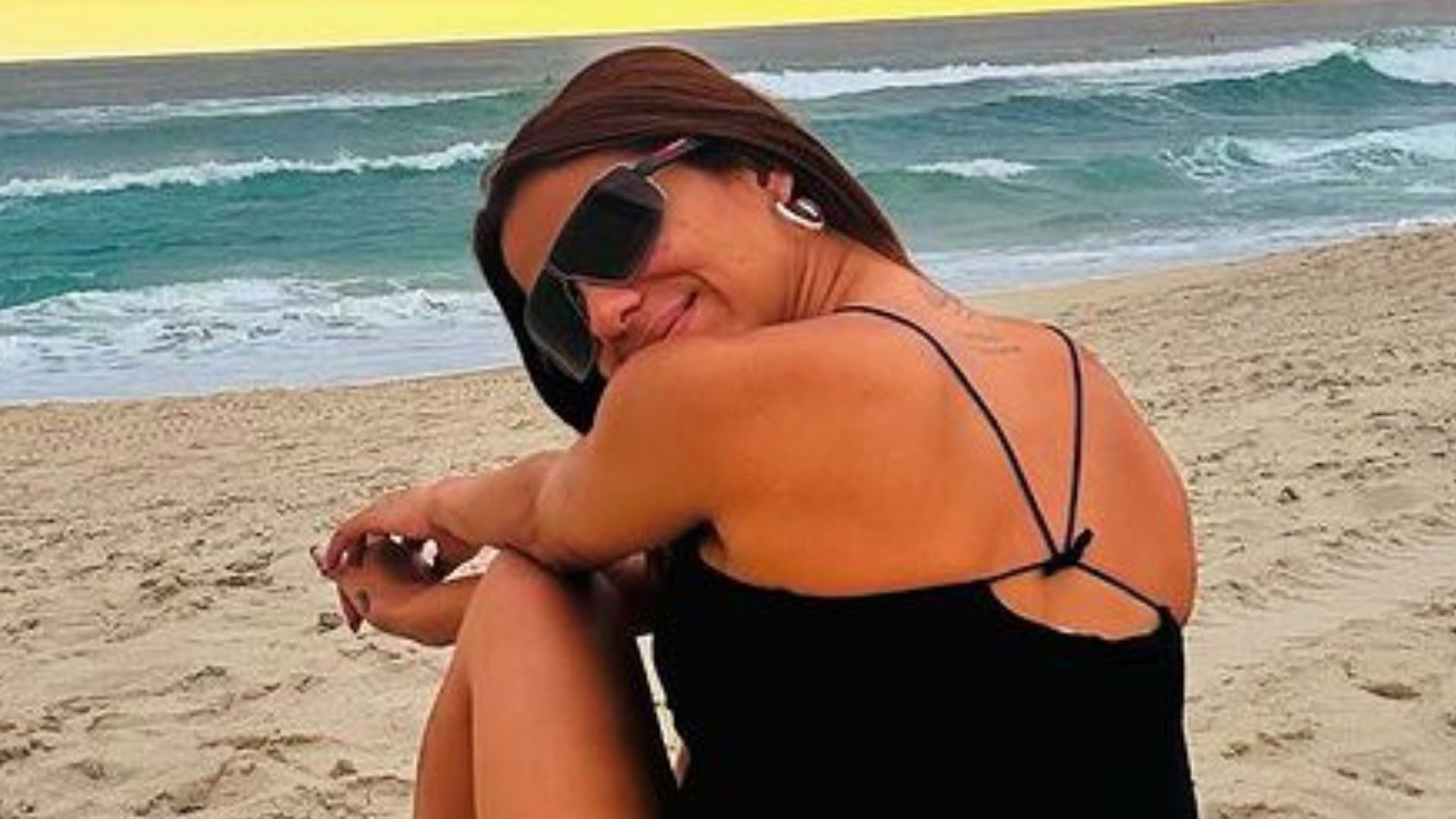 Key Alves arranca suspiros ao ostentar beleza na praia: “Sereia”