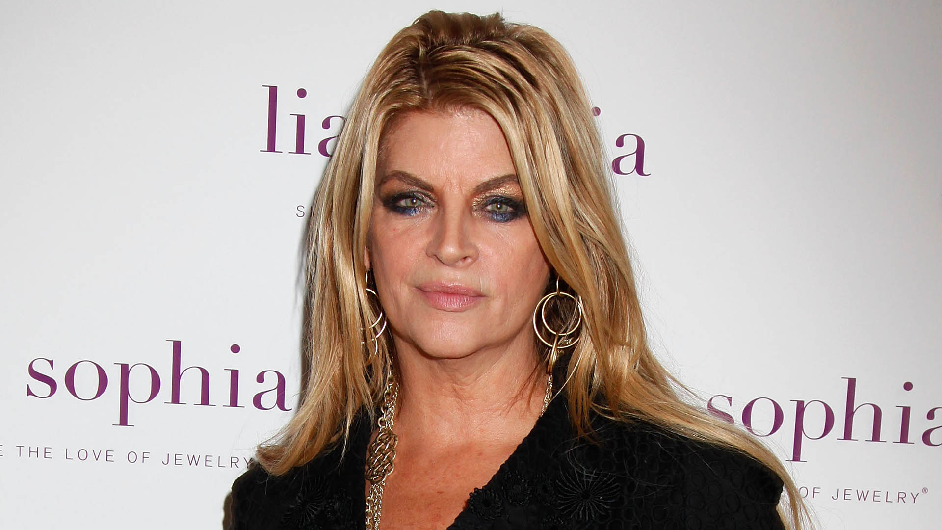 Filhos de Kirstie Alley tomam decisão radical um ano após a morte da mãe